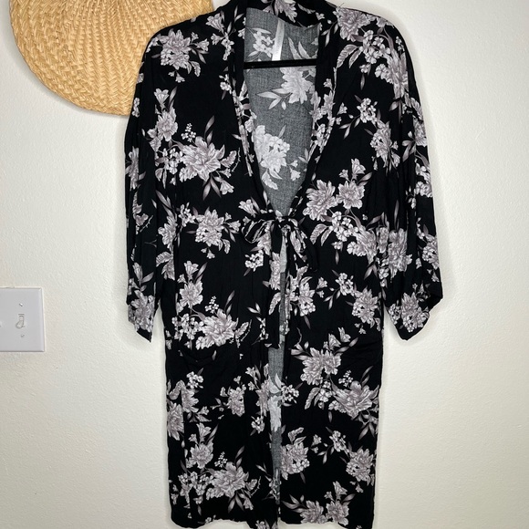 Spiritual Gangster Kimono - Picture 3 of 8